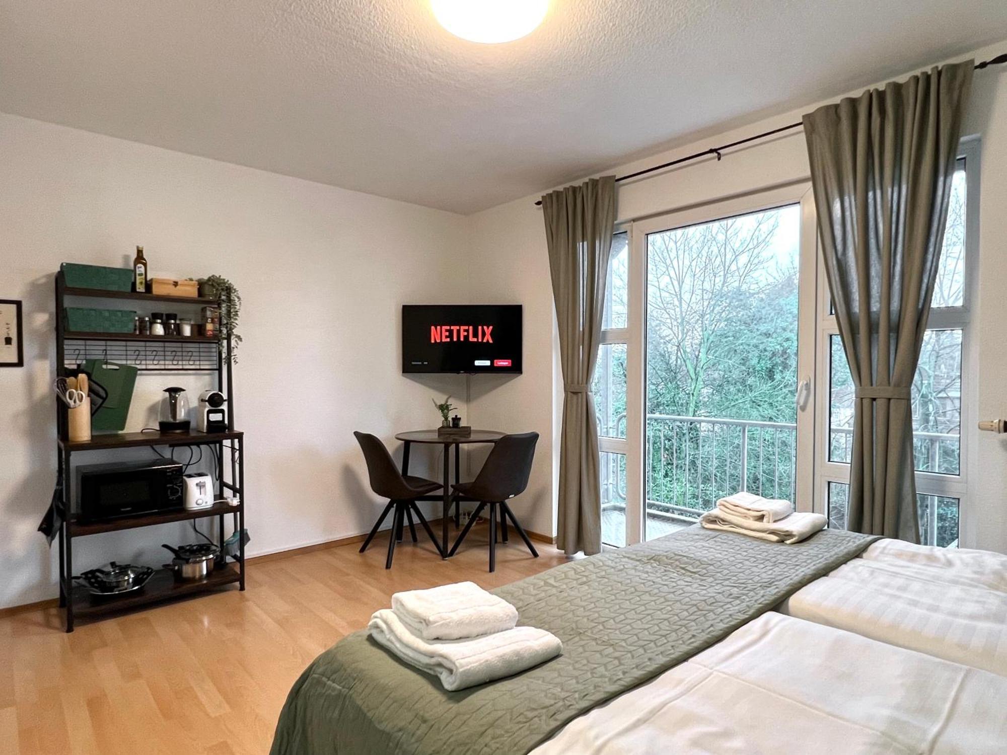 Sali - - Studioapartments Essen